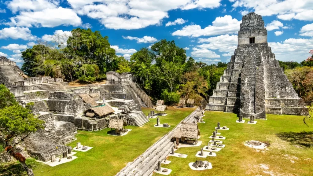 Tikal ciudad de los mayas